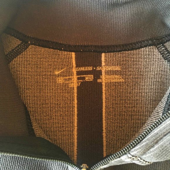 Nike Black and Gray Women's Top - Picture 3 of 7
